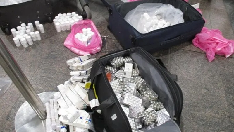 Лекарства от гепатита на 8 млн нашли в багаже иностранца в Шереметьево