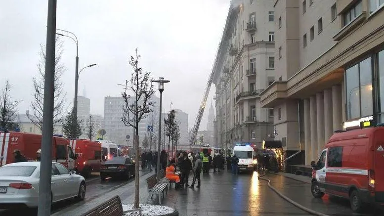 Пожар в жилом доме на Большой Сухаревской площади в Москве ликвидировали