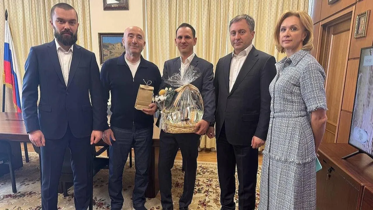 В Главгосстройнадзоре Подмосковья поздравили коллегу-участника СВО