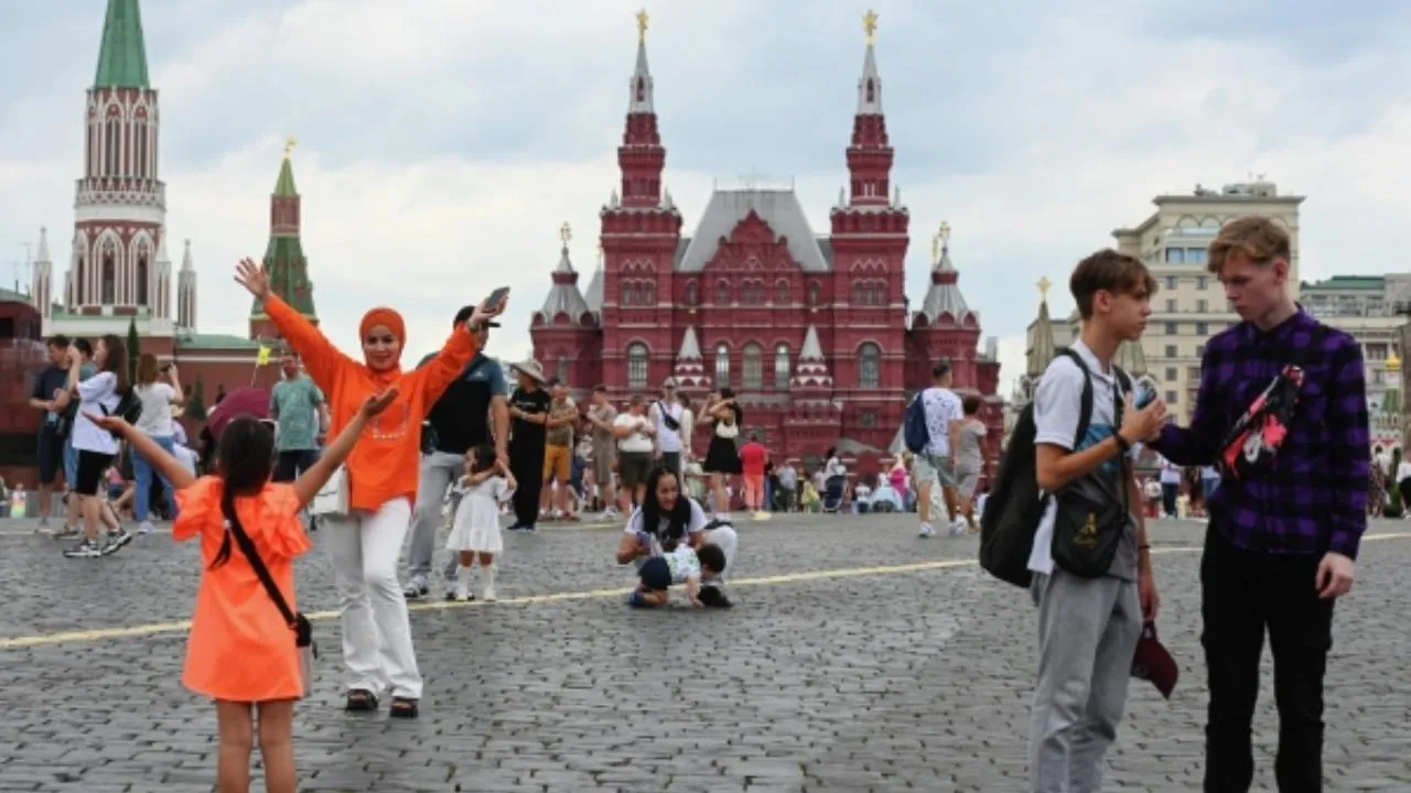 Красную площадь закрыли для посетителей на весь сегодняшний день
