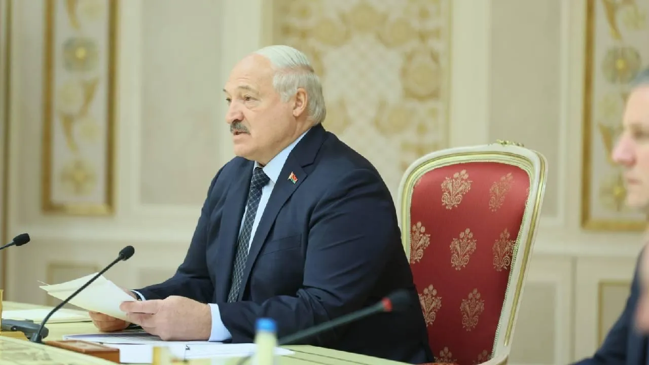 Лукашенко осудил реакцию регионов на бурю в Белоруссии