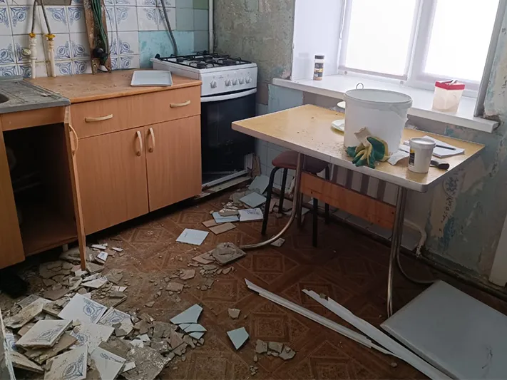 Заложницей квартиры с неадекватным соседом стала известная российская журналистка