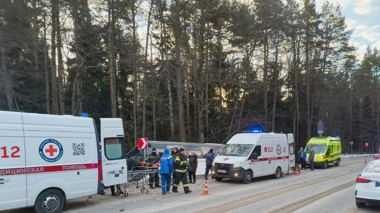 В Орехово-Зуево возбудили уголовное дело после того, автобус с пассажирами съехал в кювет