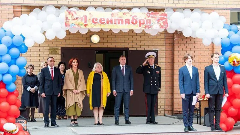 Глава городского округа Истра поздравила с 1 сентября учеников школы им. Чехова