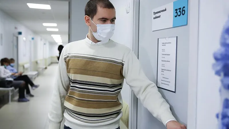 «Спутник» по жизни: зачем включать прививку от ковида в перечень профилактических