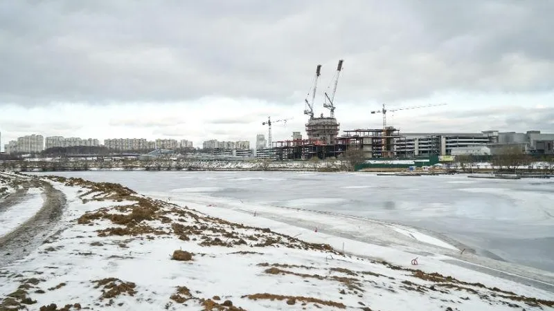 В Красногорске строители спасли ребенка, провалившегося под лед