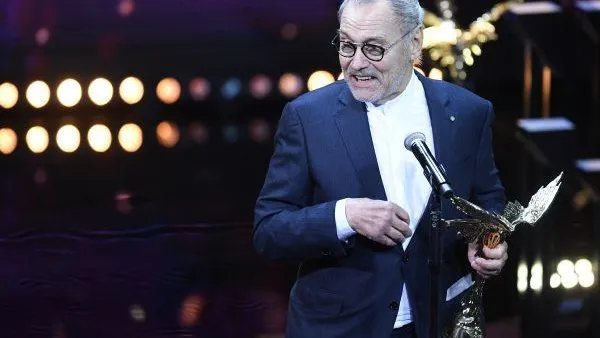 Россияне возмутились воспоминаниями Кончаловского о неповторимом «сталинском» рокфоре