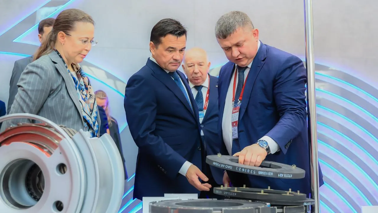 Андрей Воробьев осмотрел выставочную экспозицию на форуме «Армия-2023»
