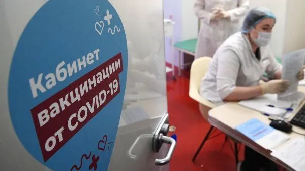 В мэрии Москвы рассказали, как относятся к возможному введению принудительной вакцинации