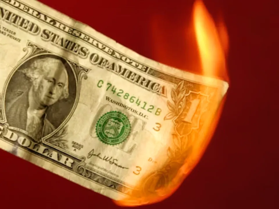 Сокращение доверия: выяснилось, останется ли доллар ведущей валютой мира
