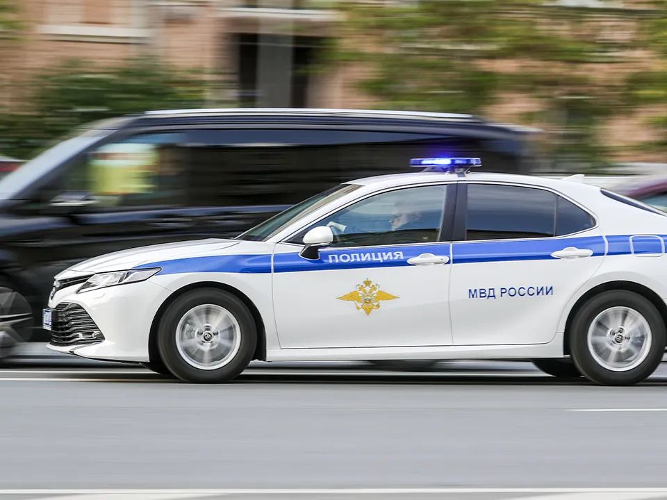 «Пытается заманить, трогает за интимные места»: в Долгопрудном бьют тревогу из-за мужчины, который пристает к девочкам