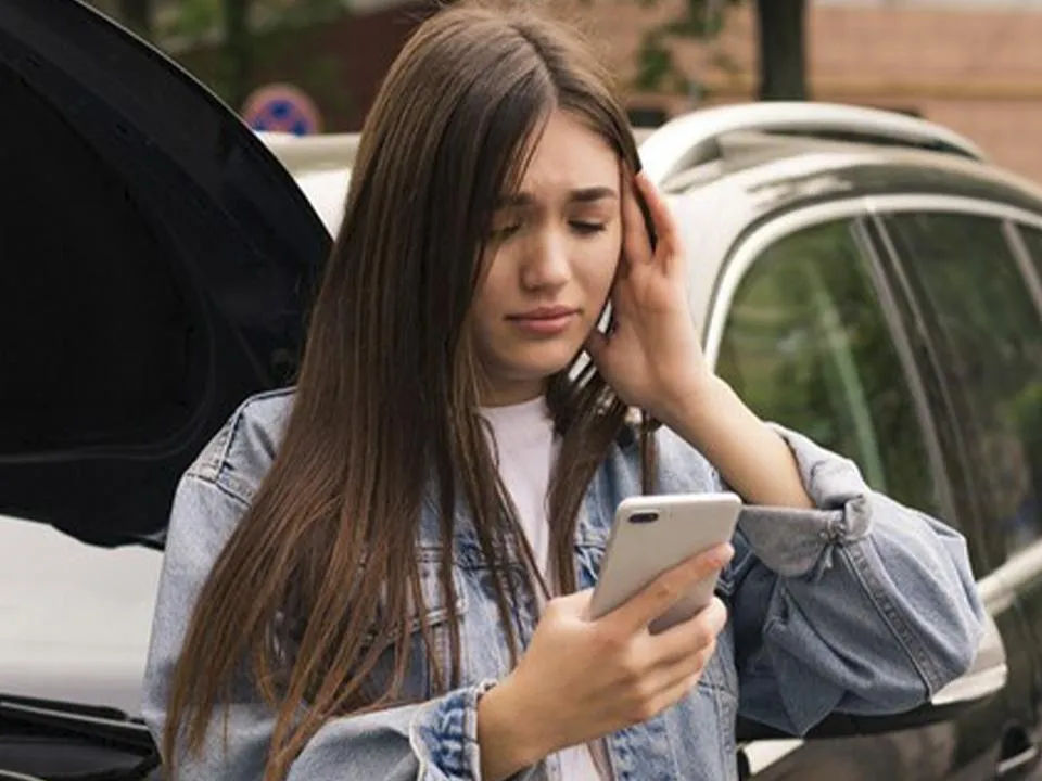 «С непредсказуемой начинкой»: выяснилось, почему нельзя говорить по телефону рядом с бесхозными вещами