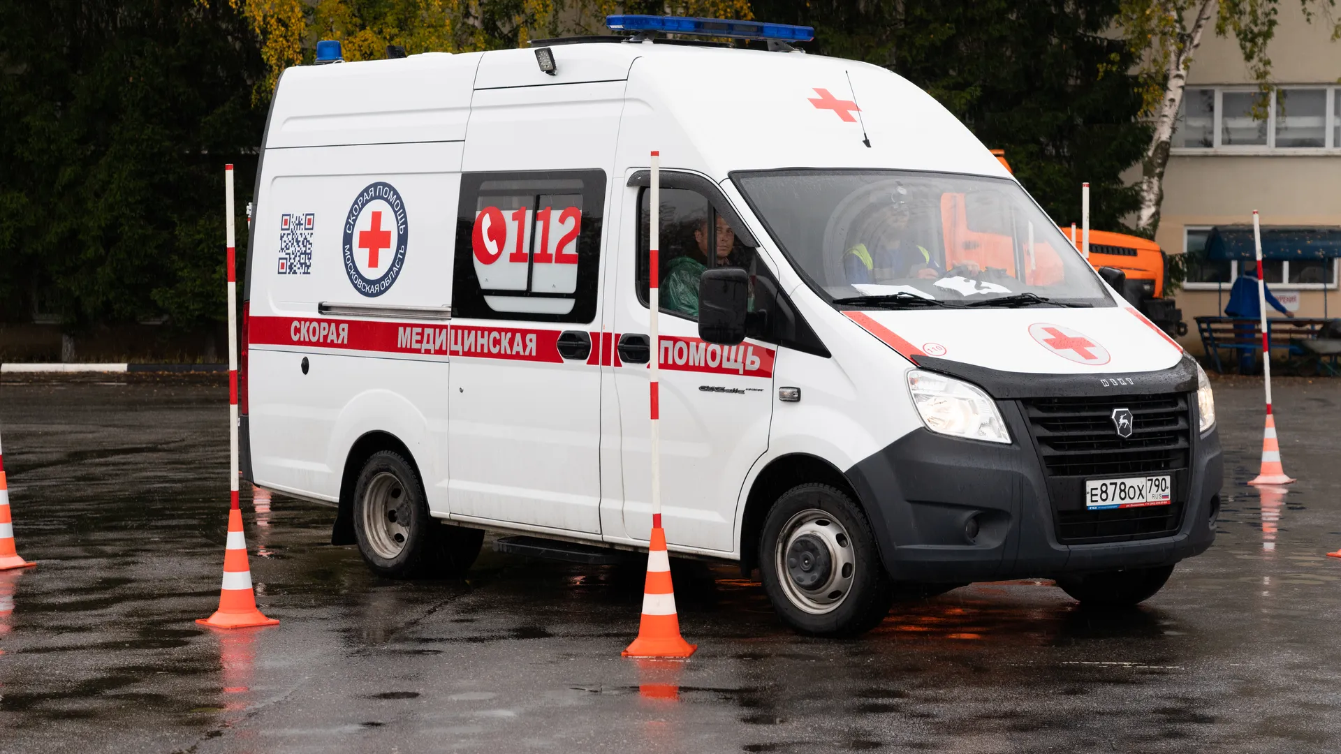 Более 20 человек, включая детей, пострадали при обрушении пола в вагоне в Ленобласти