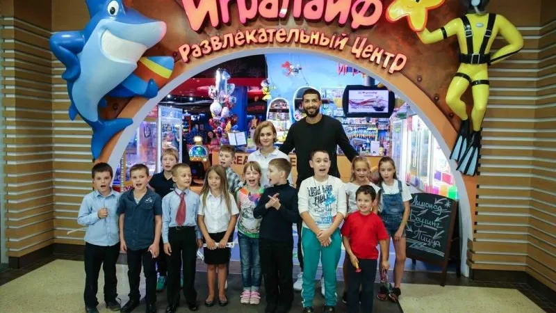 Баскетболист «Химок» устроил праздник для детей, нуждающихся в соцпомощи
