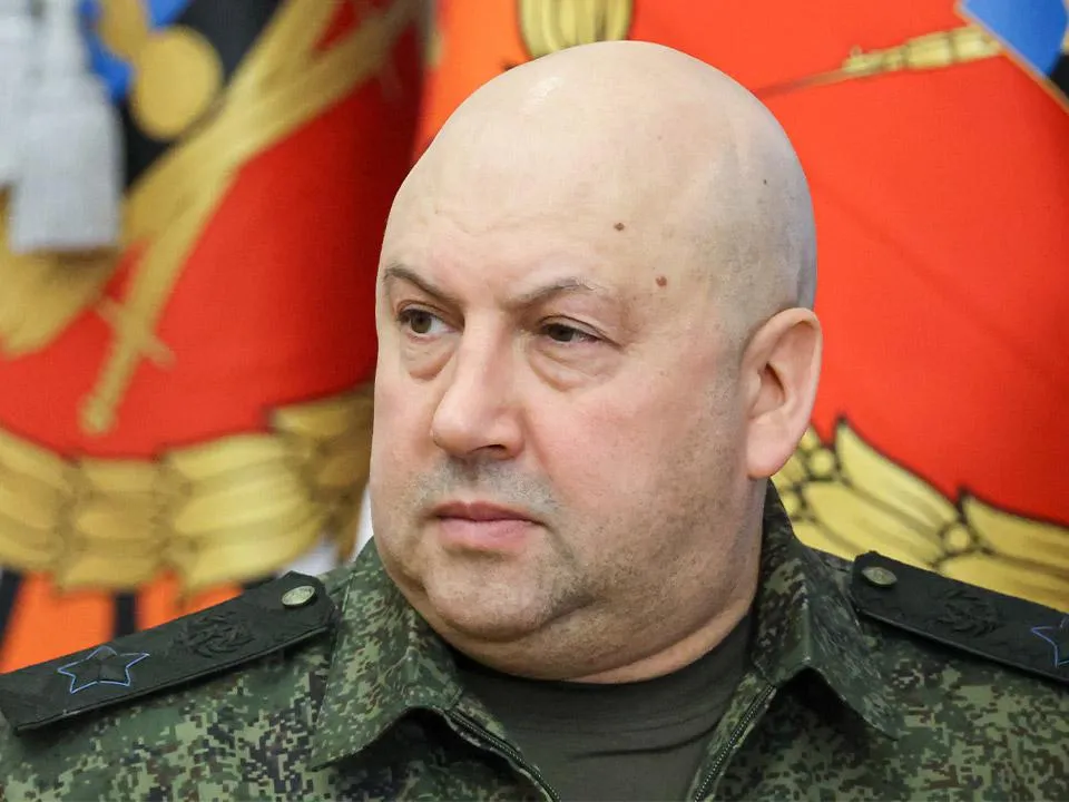 «Им запрещено говорить о службе»: чем теперь занимается генерал Суровикин