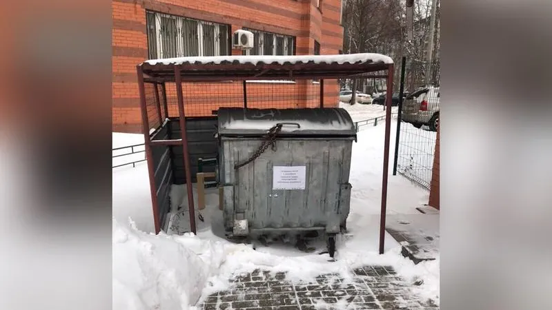 Контейнер-гомофоб появился у многоэтажки в Химках