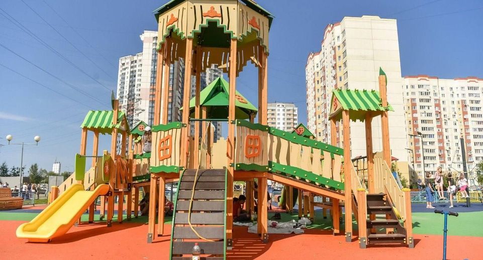 Почти 30 тонн резиновой крошки закупили для детских площадок Подмосковья с января
