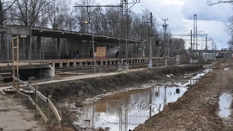 Вагончик тронется, перрон развалится