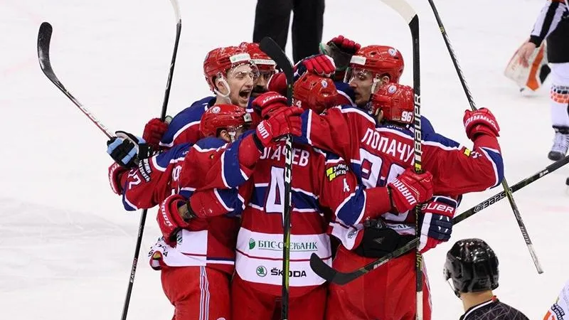 Подмосковные хоккеисты, выигравшие чемпионат Белоруссии, пока не могут вернуться домой