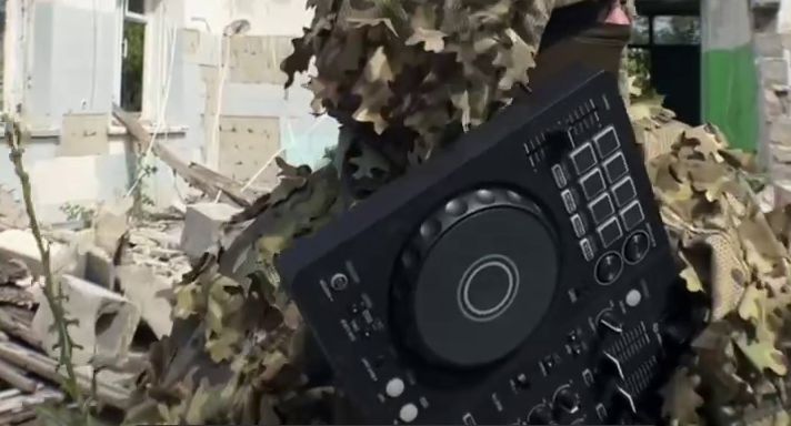 Находящийся в зоне СВО диджей стал звездой соцсетей