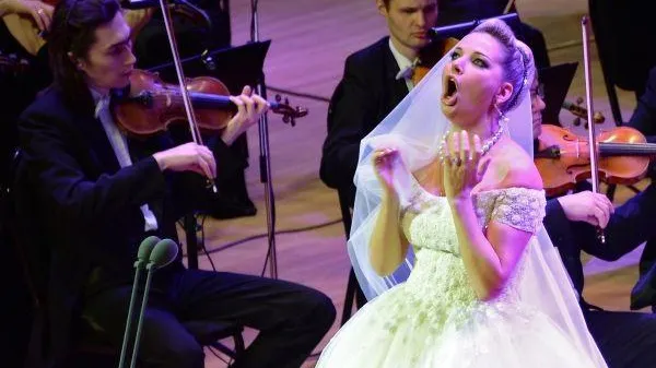 Максакова пожаловалась на бывшего мужа, который настроил против нее детей