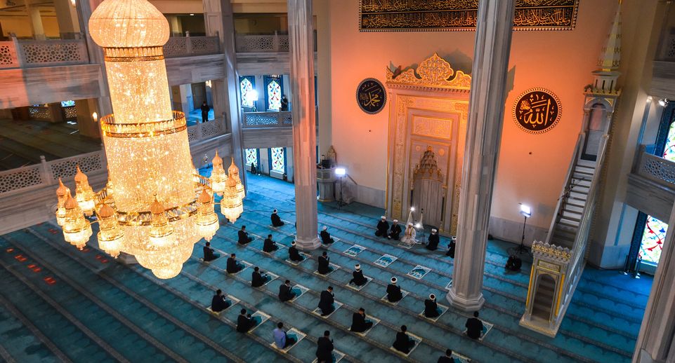 МИД призвал россиян уважать традиции Рамадана за границей