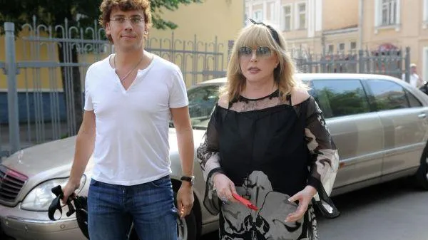 Соседи Пугачевой рассказали, как часто они видят ее детей в поселке