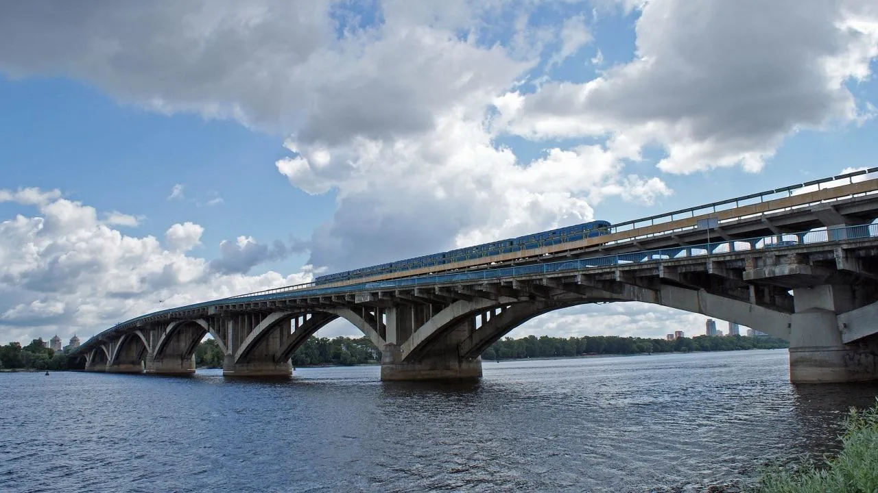 VSU let out on Antonovsky Bridge in Kherson 12 HIMARS Society Seldon News
