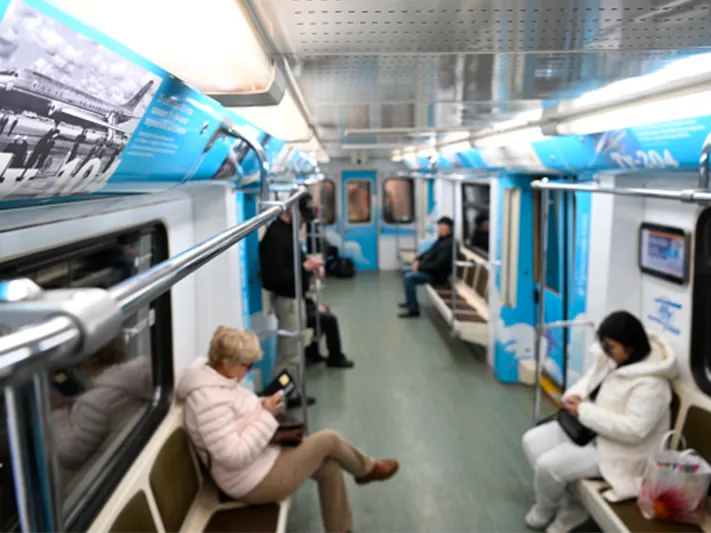 Москвичи застряли в тоннелях метро