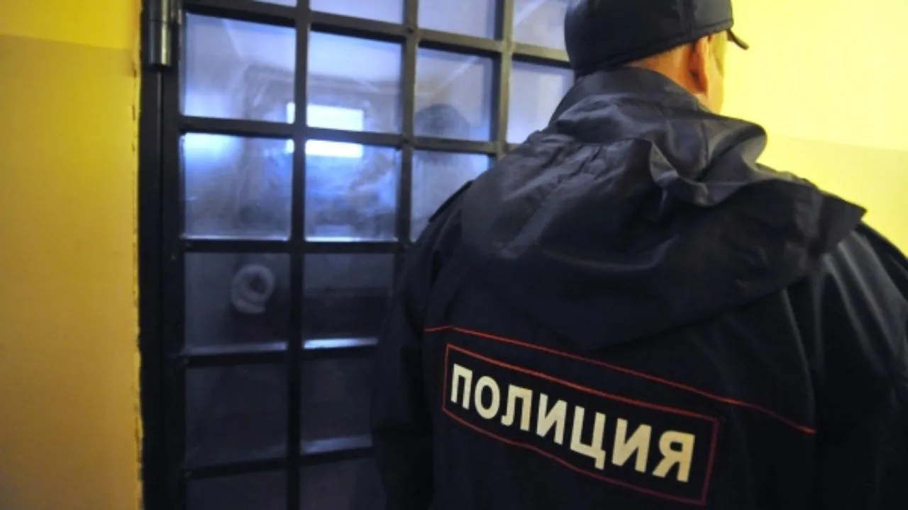 «Семейный подряд»: мать и сына, подозреваемых в незаконном обороте наркотиков, задержали в Пушкино