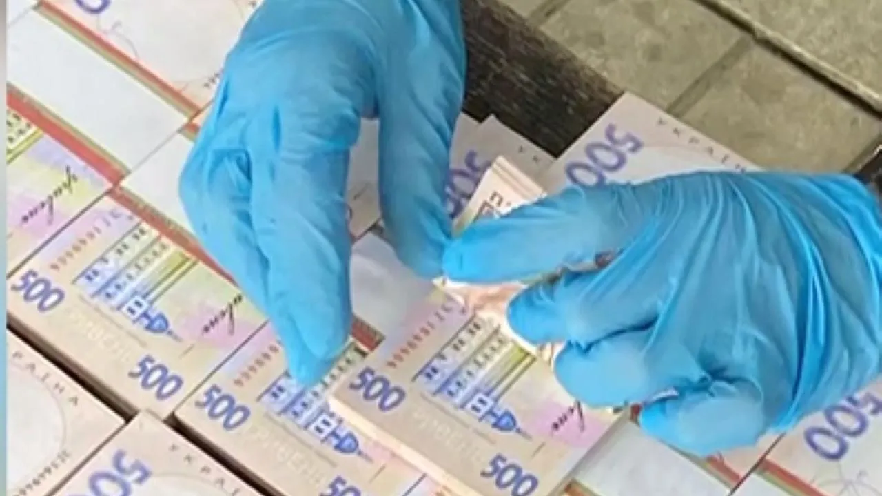 В Днепропетровске 19-летняя девушка пыталась продать ребенка за миллион гривен