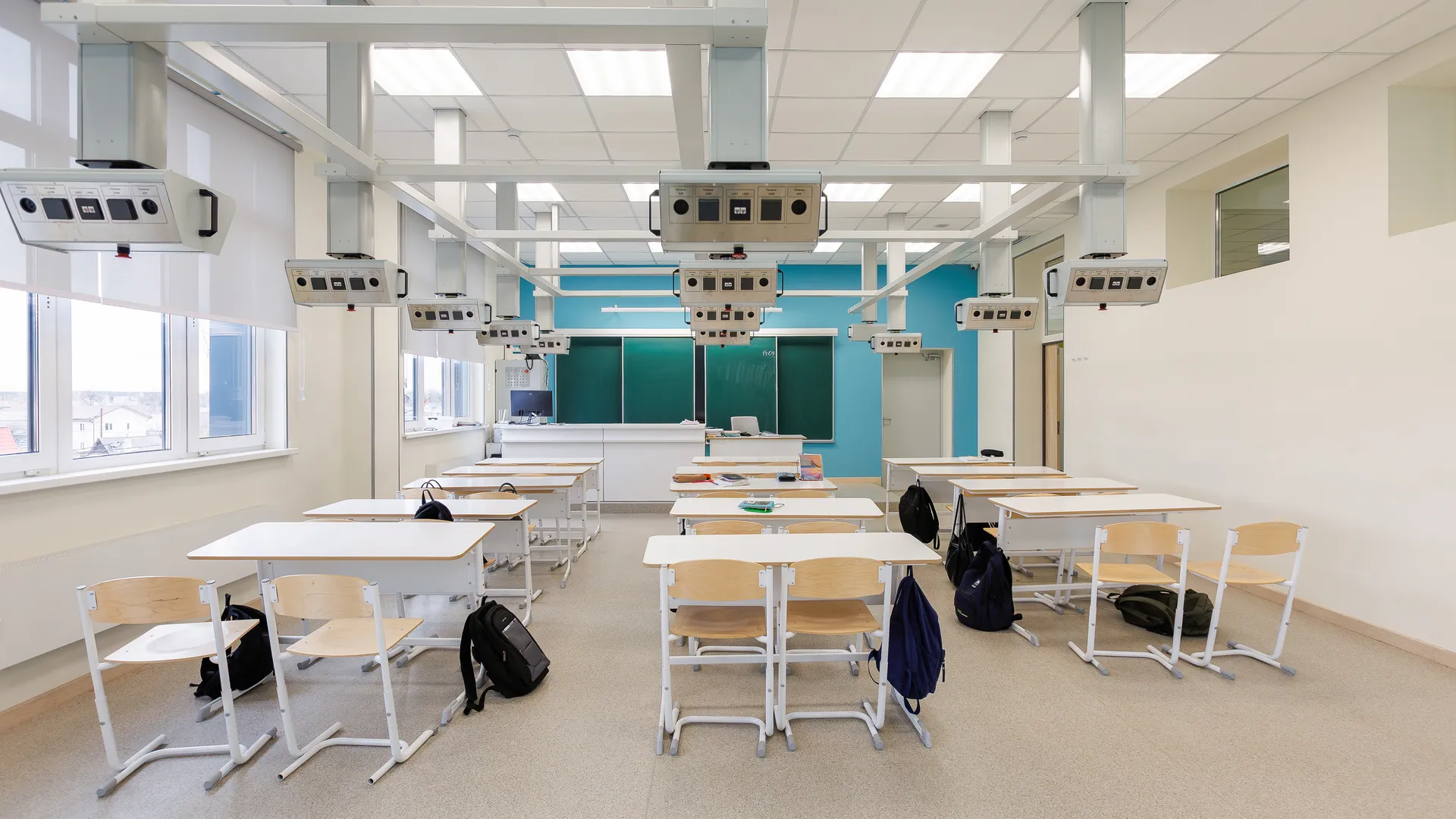 Кабинет физики в новой школе Домодедово – образовательном комплексе «Вертикаль» микрорайона Барыбино