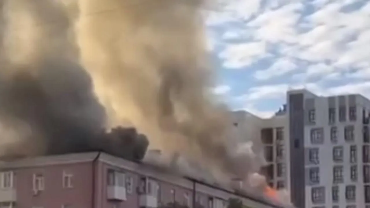 В Казани загорелась кровля жилого дома