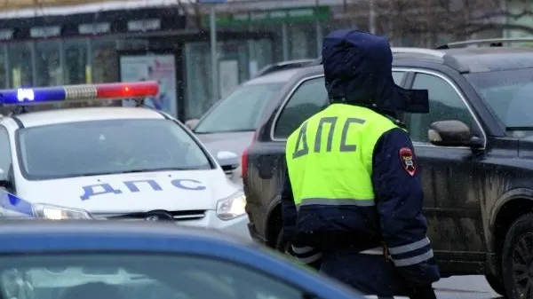 Двух мужчин сбило авто в Серпухове