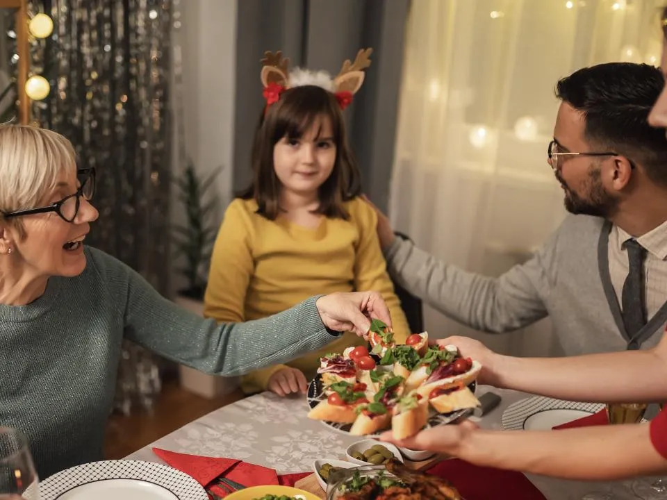 Взлет на 35%: экономисты предупреждают о шокирующем повышении цен на шампанское и продукты к Новому году