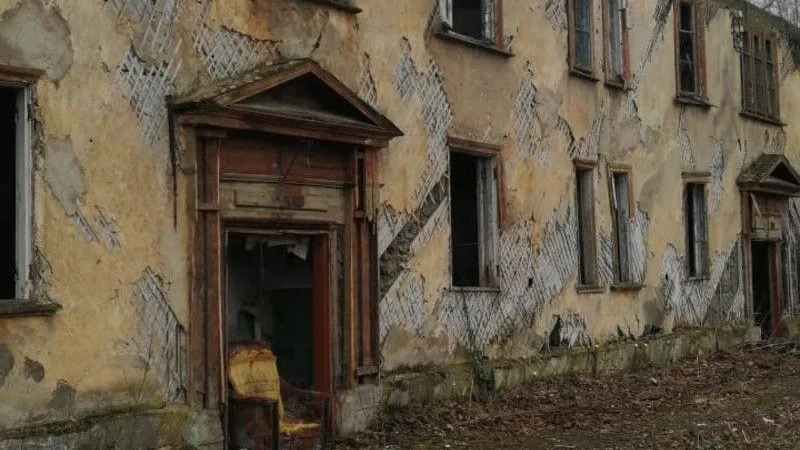 Аварийный многоквартирный жилой дом снесли в Клину