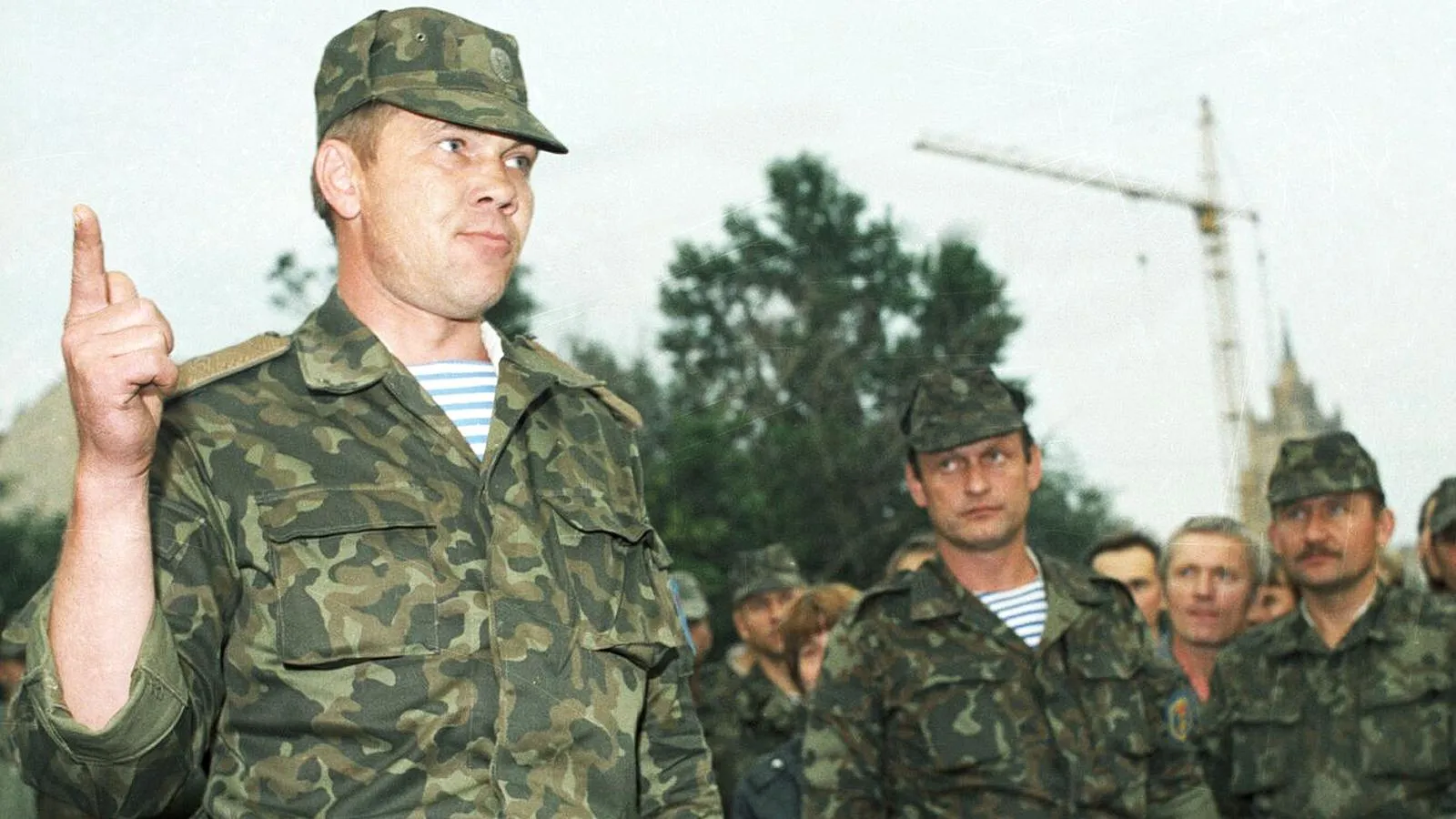 Генерал-майор заместитель командующего Воздушно-десантными войсками Александр Лебедь, 1991 год. Федосеев
