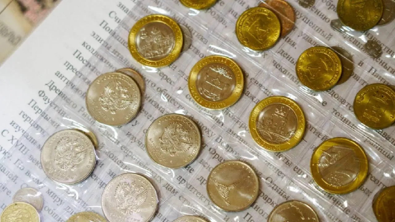 Редкая монета Петра I выставлена на продажу в Новосибирске