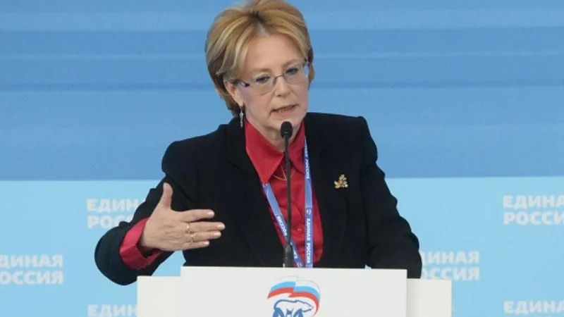 Скворцова: россияне стали меньше пить и курить