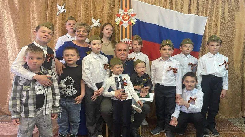 Концерт и вернисаж: ребята из Донбасса отпраздновали День Победы в новом доме под Серпуховом