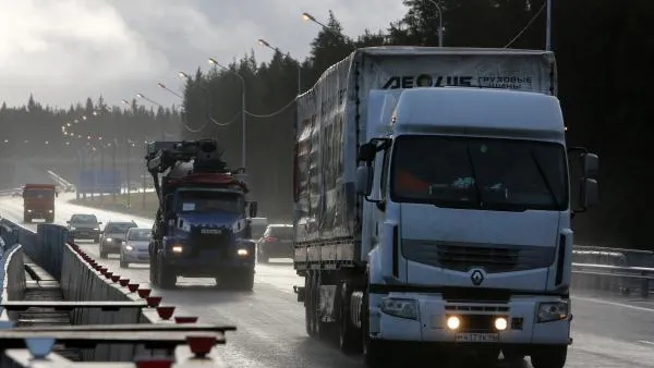 Фура и три легковушки столкнулись в Москве