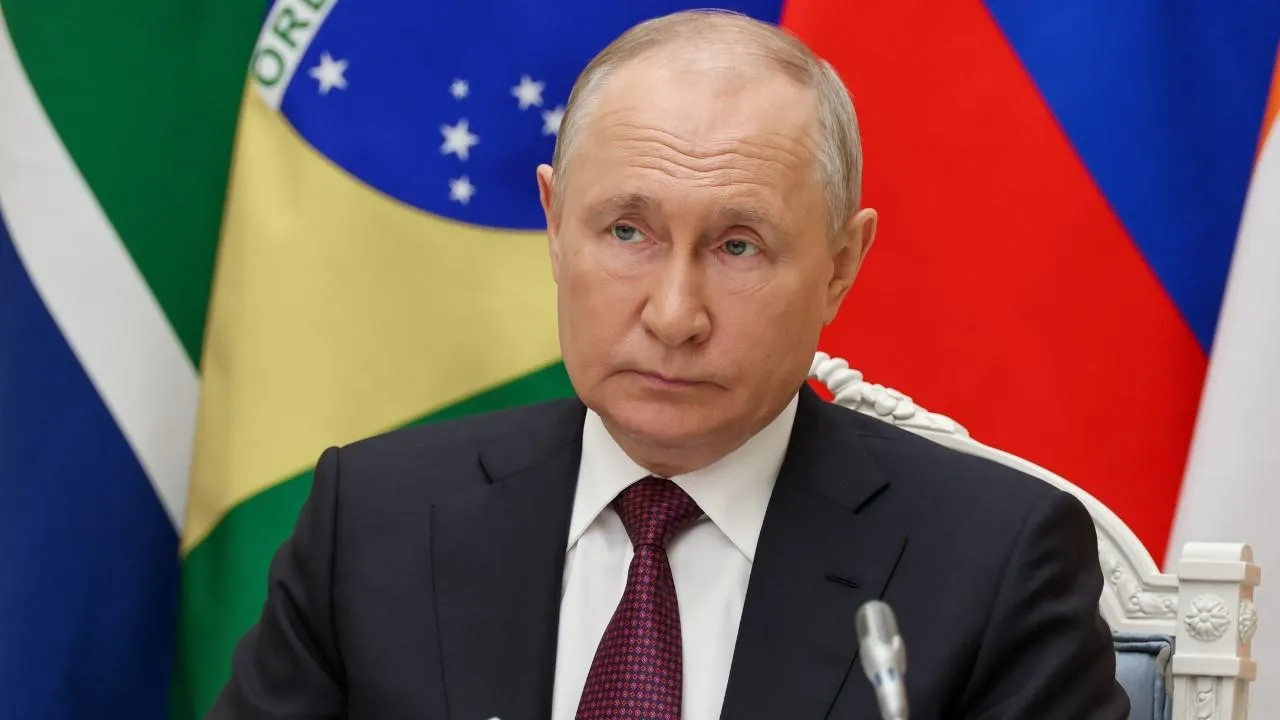 Путин заявил, что БРИКС не стремится соревноваться с кем-то