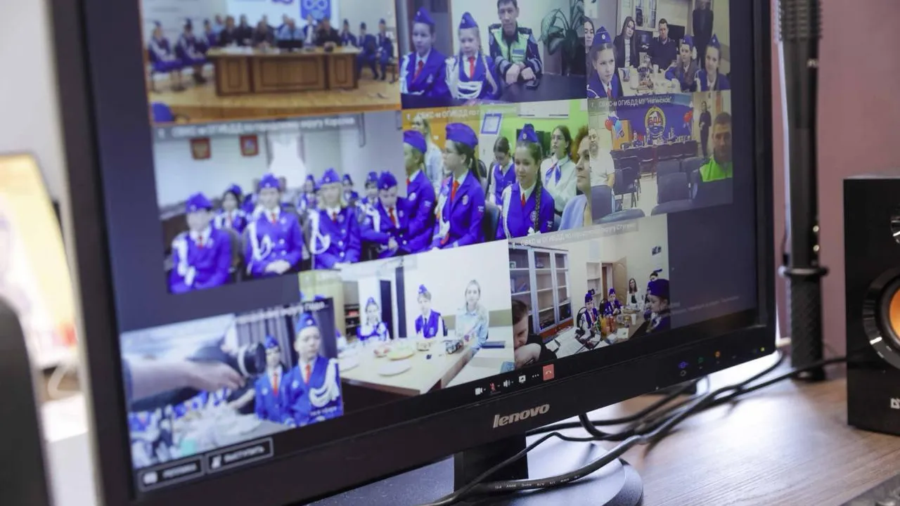 Двойной праздник в Госавтоинспекции: юные инспекторы из Подольска вышли на видеосвязь с коллегами со всего региона