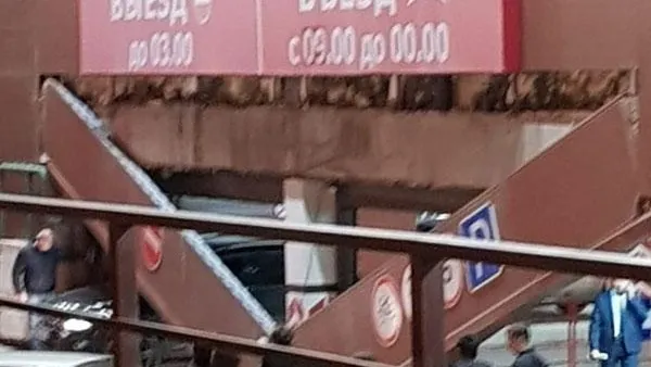 В Башкирии в торговом центре обрушился фасадный утеплитель