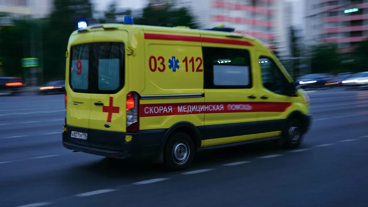 В Екатеринбурге пострадали 11 человек из-за столкновения автобуса со столбом