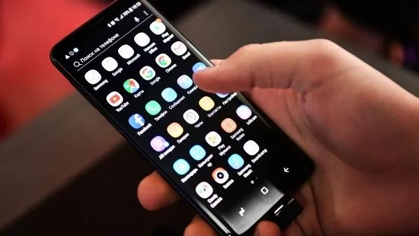 Ученые: смартфоны могут привести к слепоте