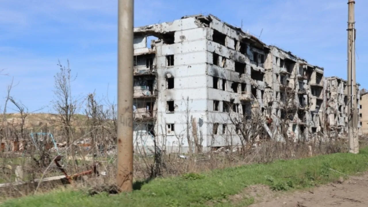 Украинский танк расстрелял жилой дом за отказ его жителей эвакуироваться