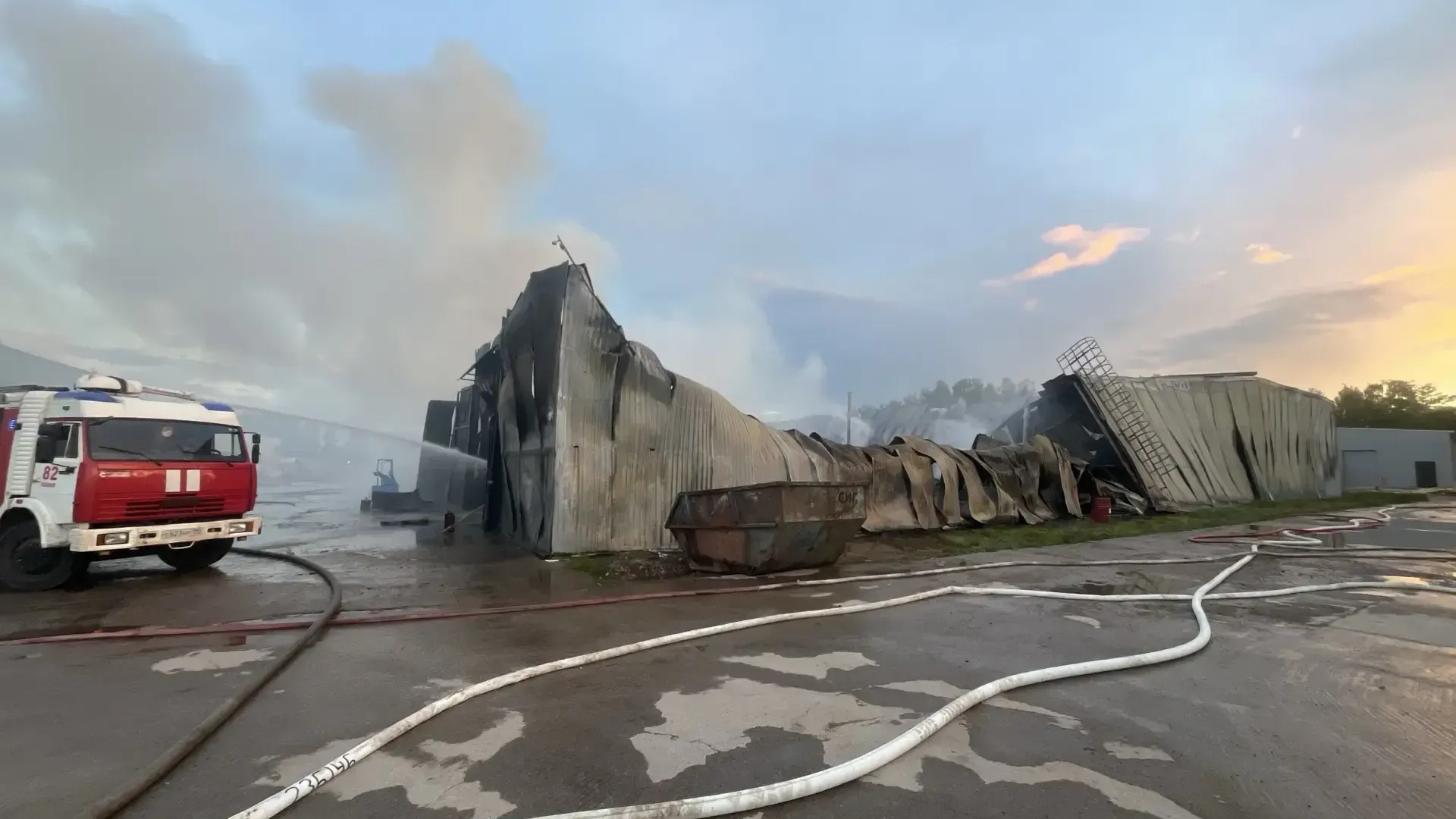 Пожар на мебельном складе в Долгопрудном полностью потушен