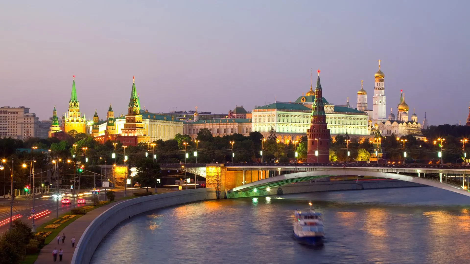 Экстрасенс Ахметжанова дала прогноз для россиян до конца 2026 года