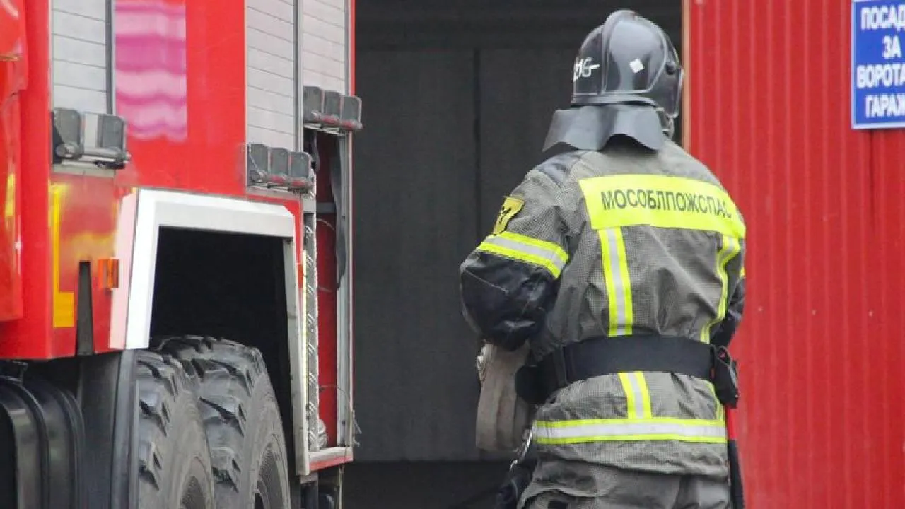 В Балашихе потушили пожар на месте, где взорвался автомобиль